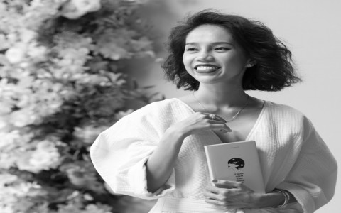 Nicky Khánh Ngọc ra mắt "Cuốn sách của nàng thơ" nhân dịp 20/10